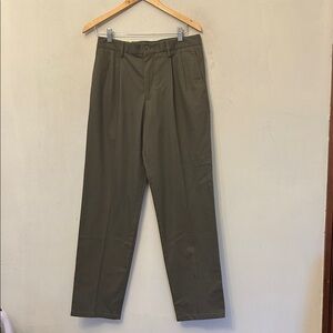Dockers Men's Olive Green classic fit Pleated Pants Size 30X 32 New